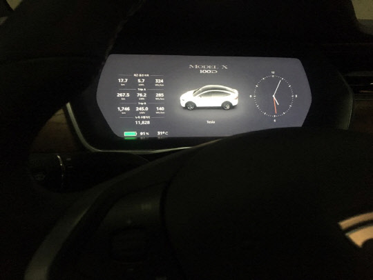 테슬라 모델 X 계기판. <김양혁 기자>